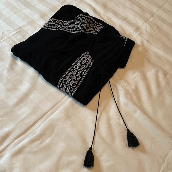 ❤️ XL top! Old Navy - Black Blouse with White Accents - XL blouse - Picture 16 of 16